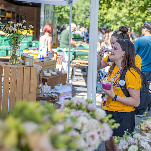 Student at the farmer's market